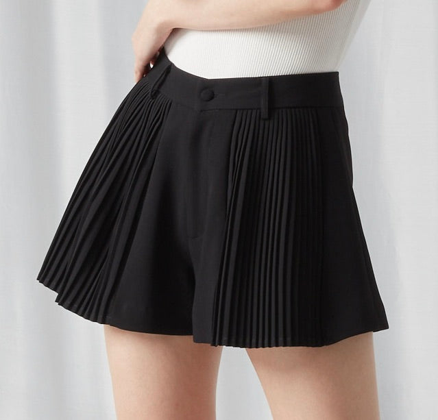 Pleated Shorts - PINK / BLACK
