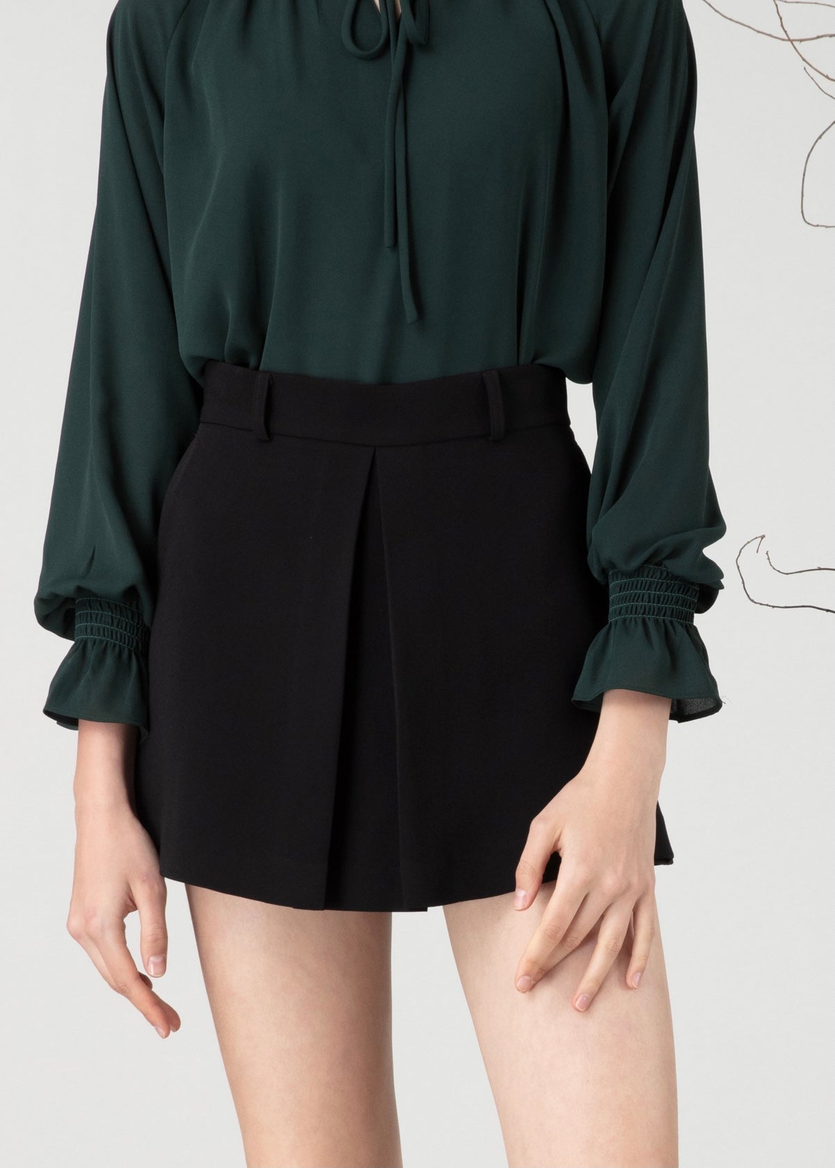 Short skirt in black colour
